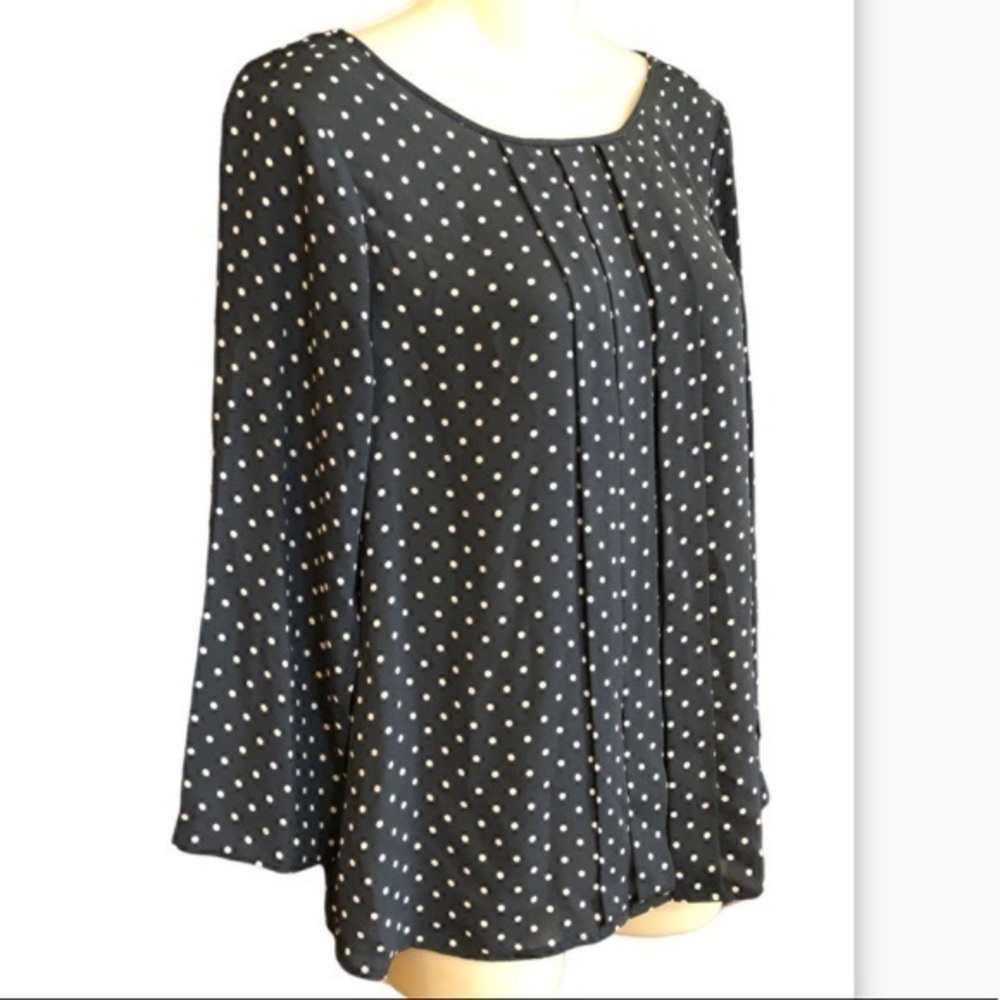 LOFT Polka Dot Pleated‎ Front Top - Picture 5 of 9